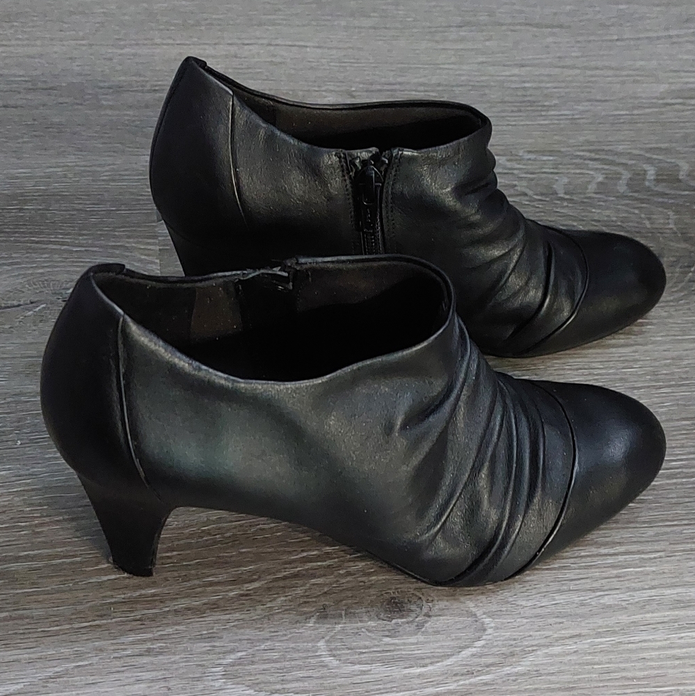 Naturalizer Bootie Size 8M